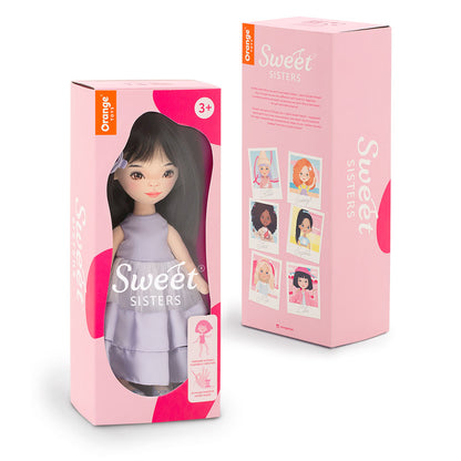 Lilu in einem lila Kleid + Bonus-Accessoire-Set (35cm)