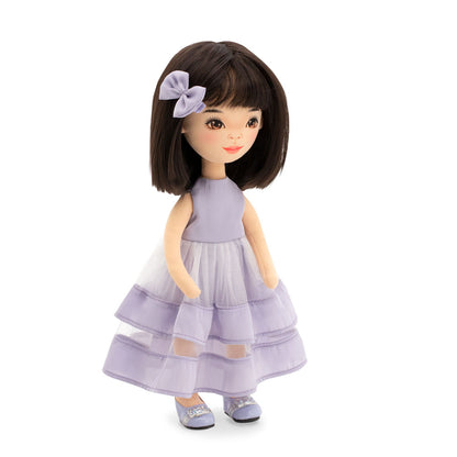 Lilu in einem lila Kleid + Bonus-Accessoire-Set (35cm)