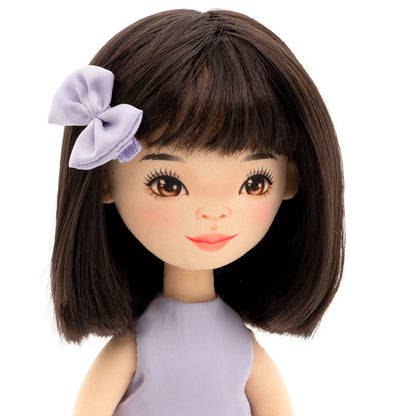 Lilu in einem lila Kleid + Bonus-Accessoire-Set (35cm)