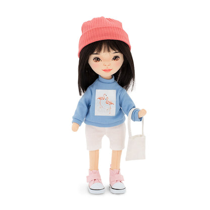 Lilu in einem hellblauen Sweatshirt + Bonus-Zubehörset (35 cm)