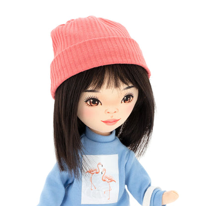 Lilu in einem hellblauen Sweatshirt + Bonus-Zubehörset (35 cm)