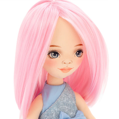 Billie im blauen Satinkleid + Bonus-Accessoire-Set (35cm)