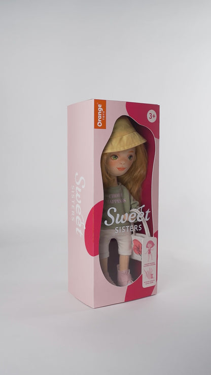 Sunny im grünen Sweatshirt + Bonus-Accessoires-Set (35 cm)